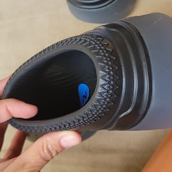 NWT UGG K TASMAN SPORT, SIZE 2 Kids, Black and Gray Color - Picture 5 of 10